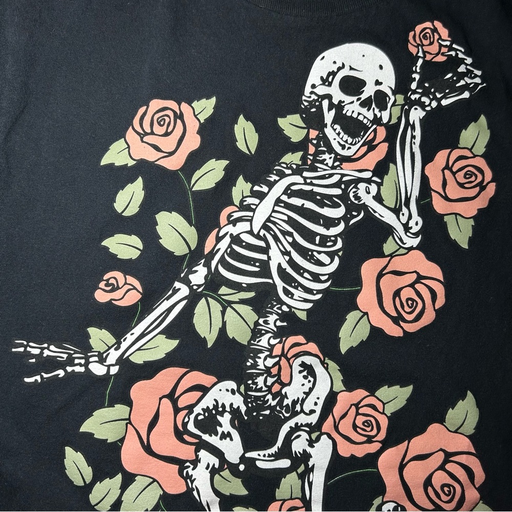 SUGAR FLOWER Skeleton Red Rose Black Graphic Tee Small - Picture 3 of 7